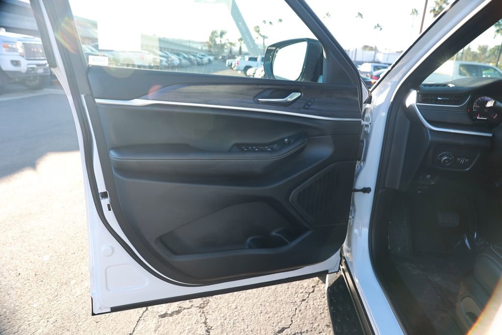 New 2025 Jeep Grand Cherokee L Limited image 11