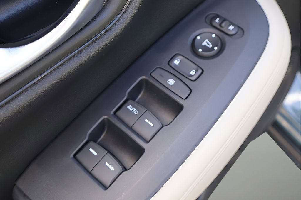 Used 2023 Honda HR-V LX image 10