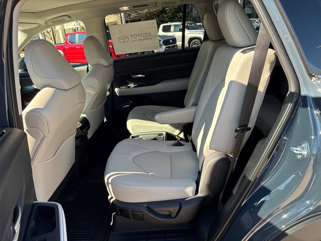 New 2026 Toyota Grand Highlander XLE image 16