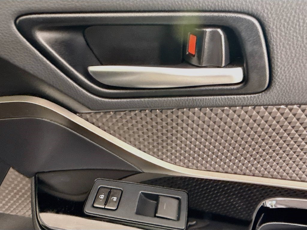 Used 2022 Toyota C-HR Limited FWD image 30