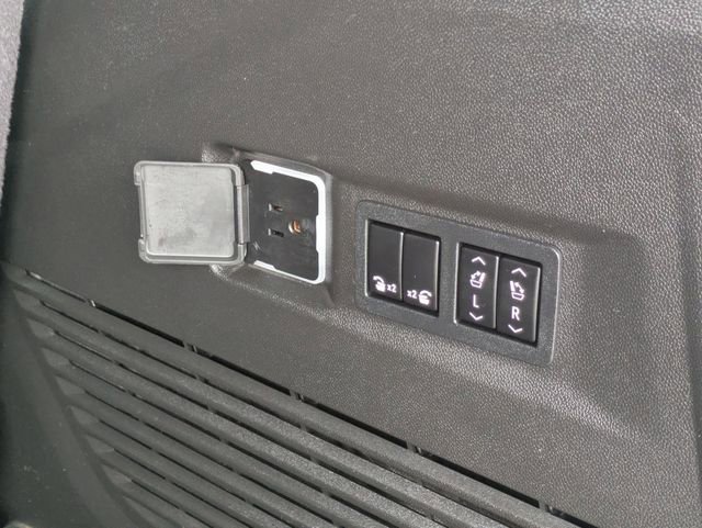 Used 2021 Chevrolet Tahoe Z71 w/ Z71 Signature Package image 36