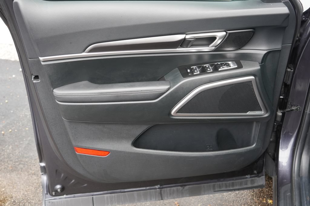 Used 2025 Kia Telluride LX FWD image 9