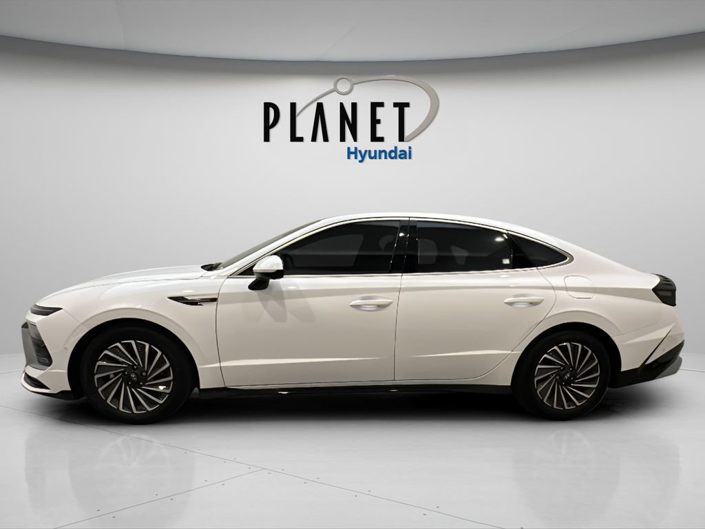 Certified 2025 Hyundai Sonata Limited FWD image 3