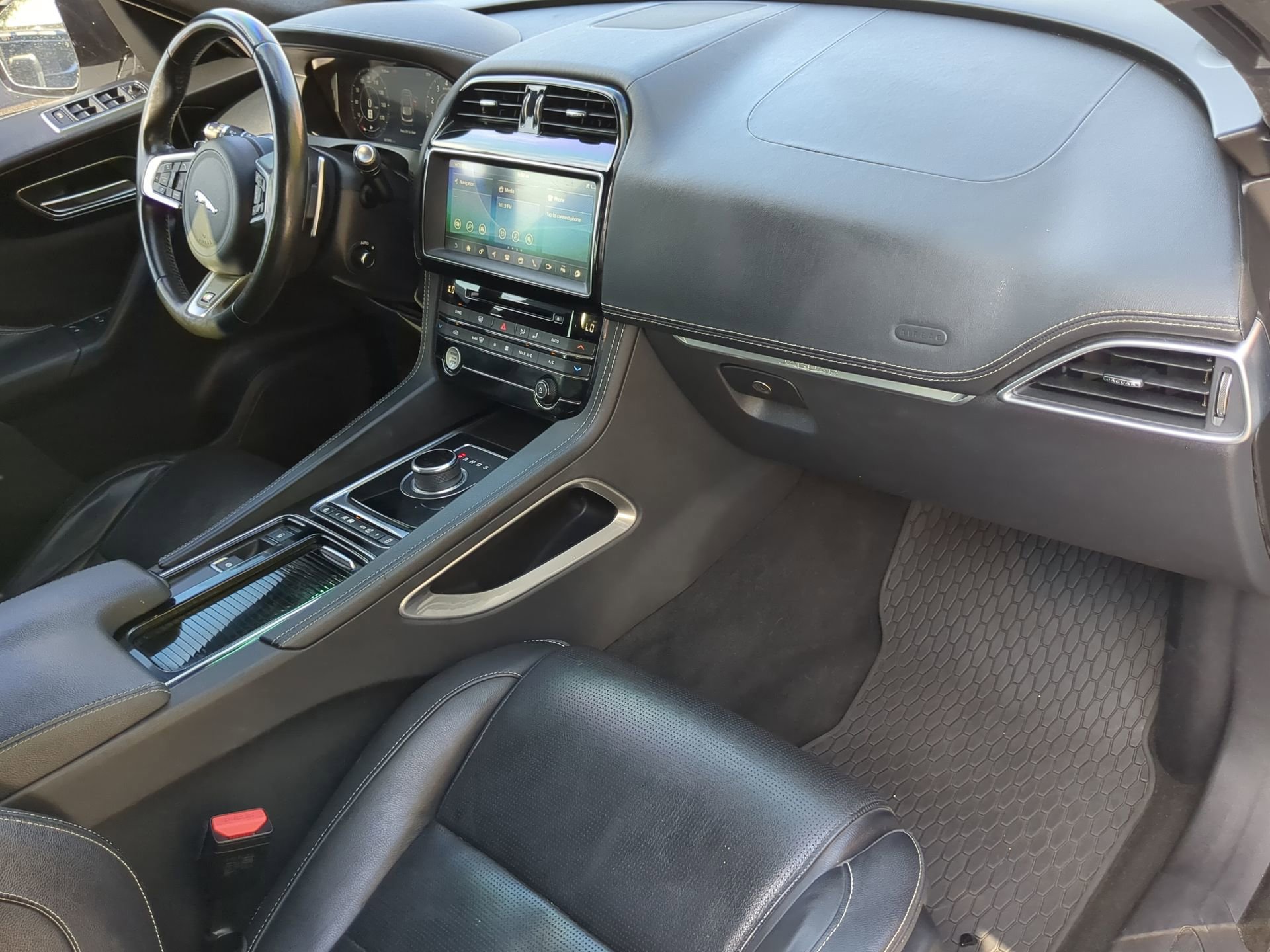 Used 2019 Jaguar F-PACE S image 41