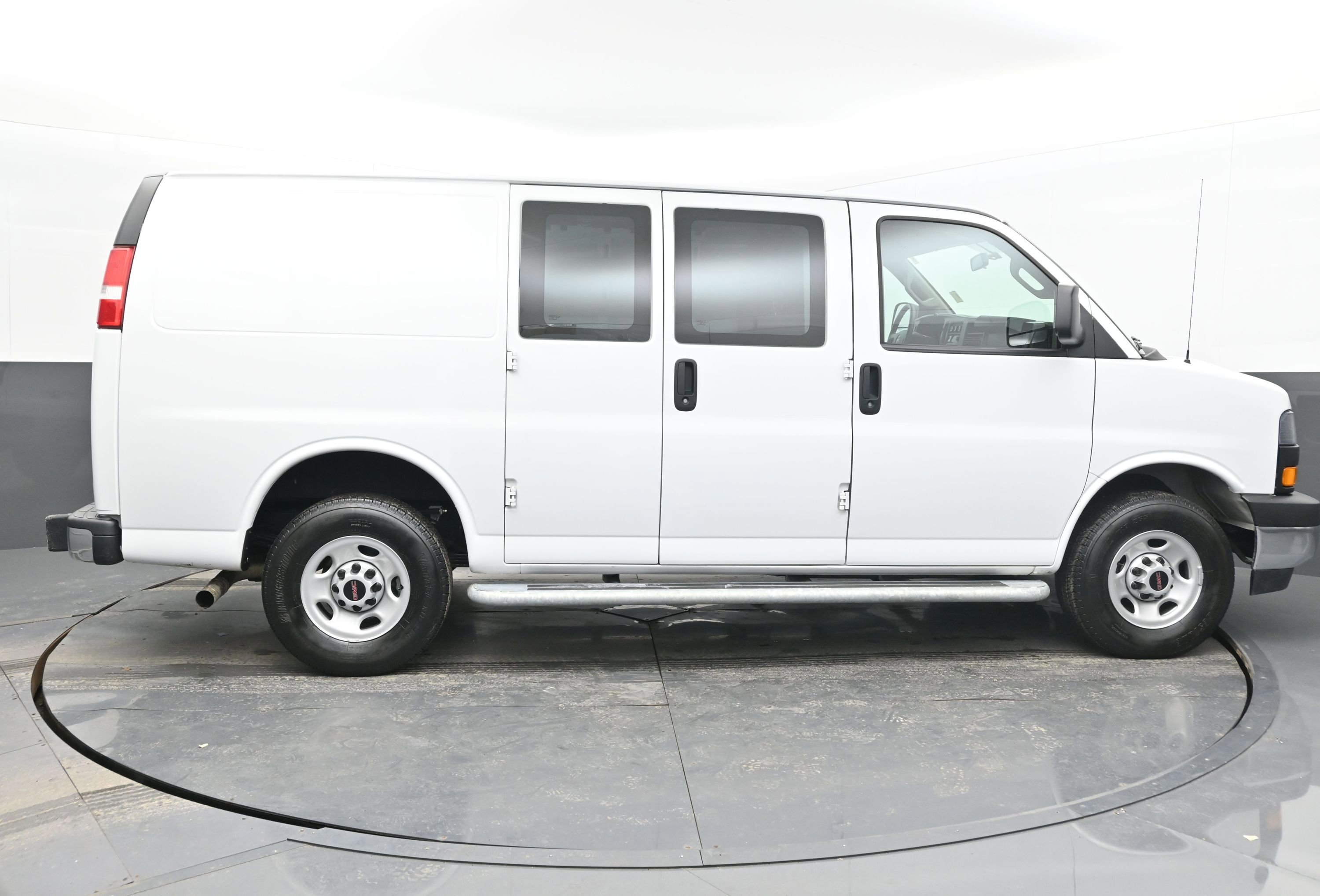 Used 2024 GMC Savana 2500 w/ Driver Convenience Package image 10