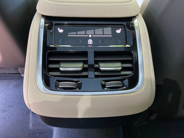 New 2026 Volvo XC90 B6 Plus w/ Protection Package Premier AWD/4WD image 14
