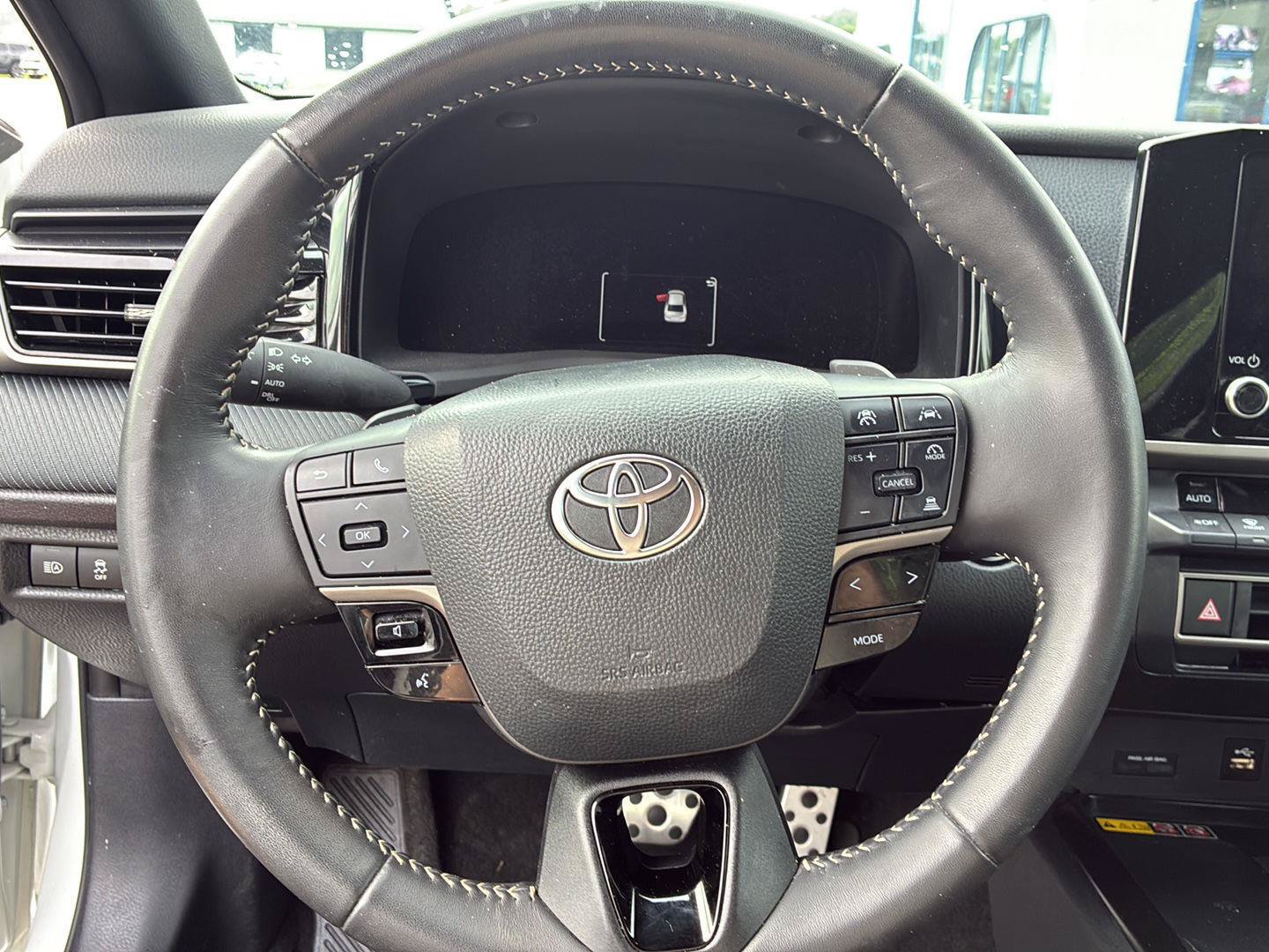 Used 2025 Toyota Camry SE FWD image 13
