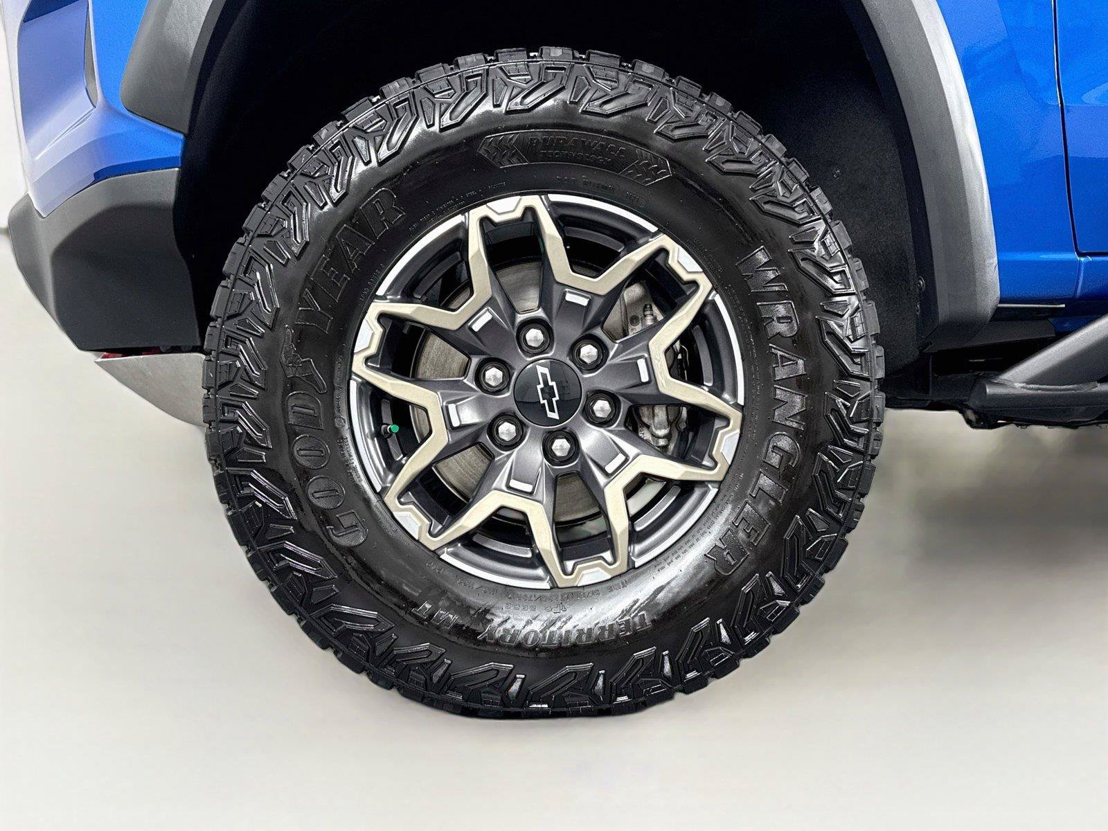 Used 2024 Chevrolet Colorado ZR2 w/ ZR2 Convenience Package III AWD/4WD image 43