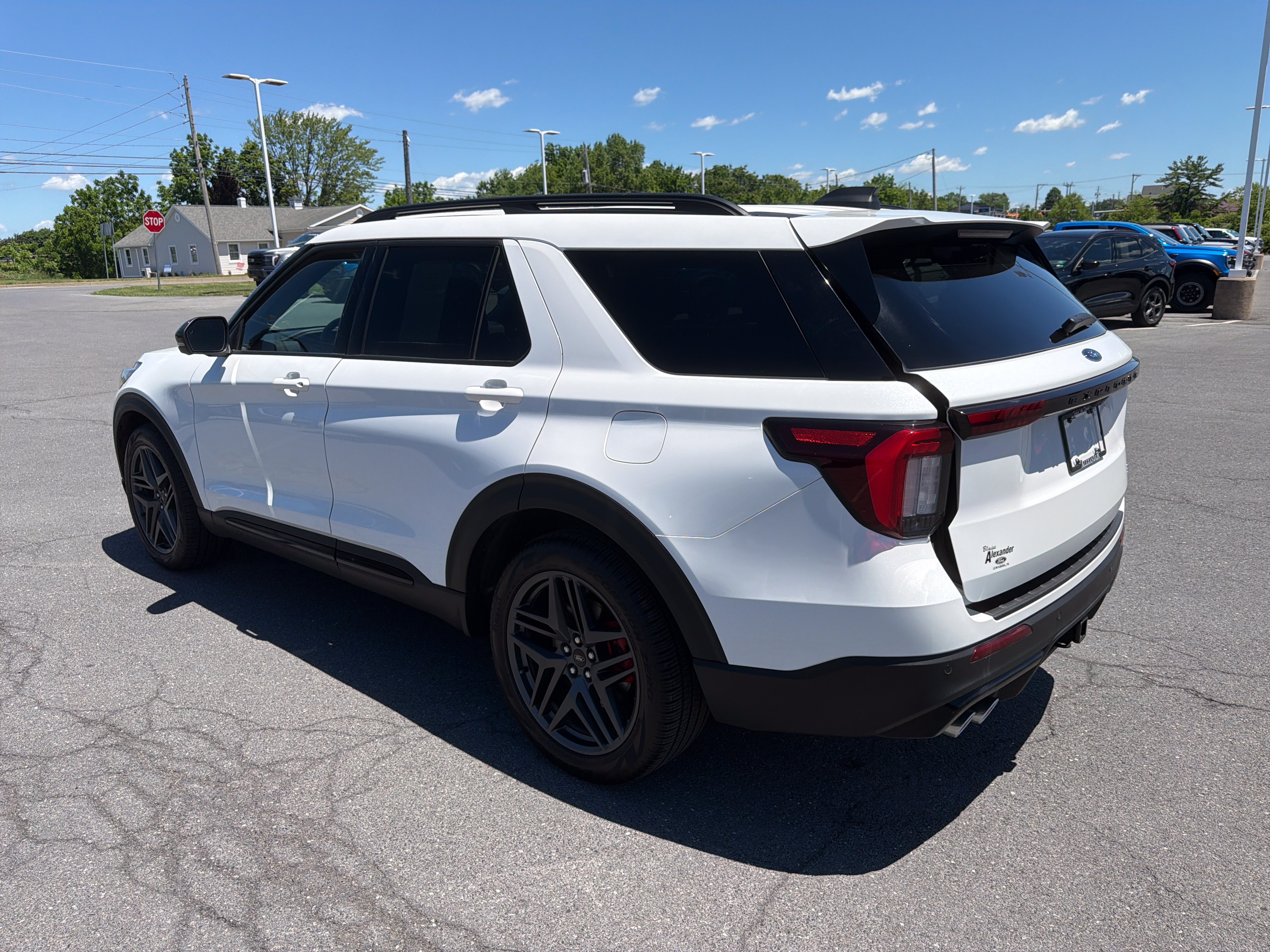 Used 2025 Ford Explorer ST AWD/4WD image 6