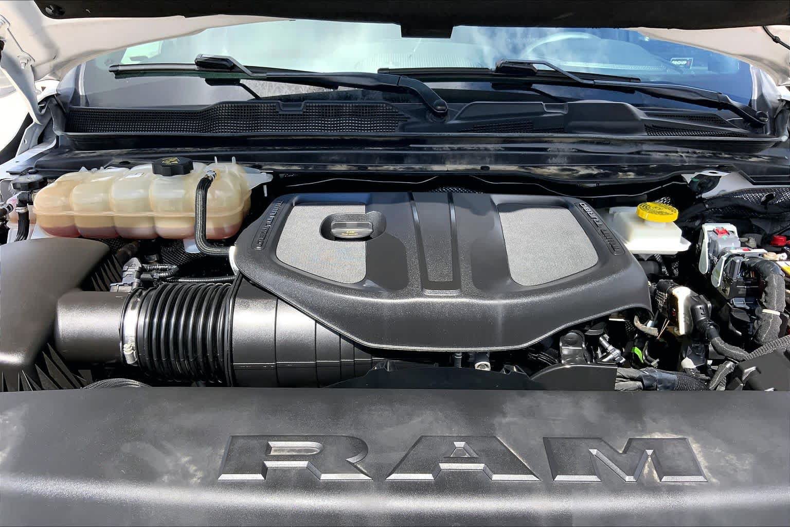 Used 2025 RAM 1500 Laramie w/ Laramie Southwest Edition AWD/4WD image 32
