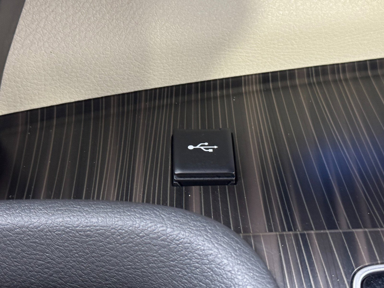 Used 2024 Toyota Sienna Platinum image 31