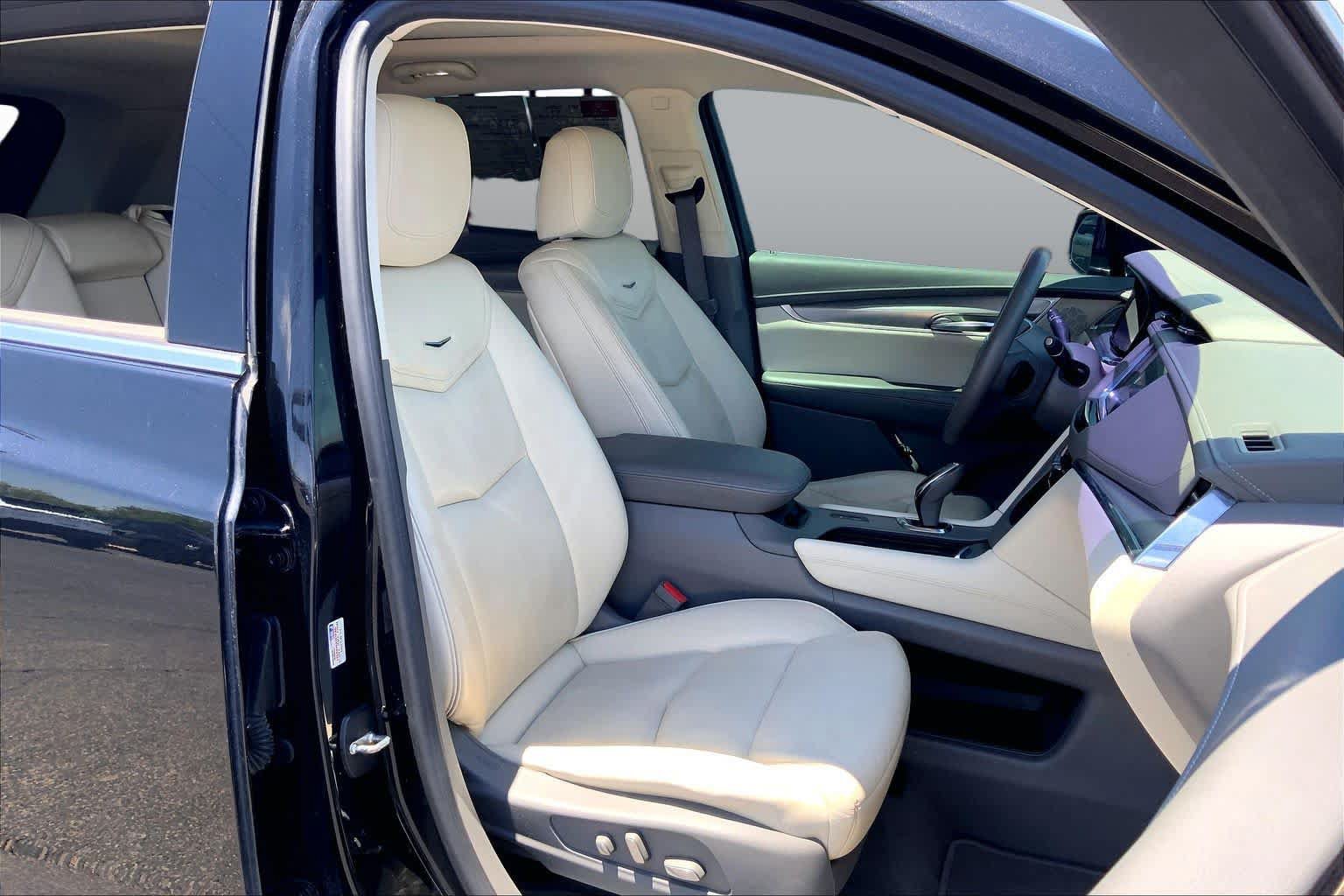 Used 2017 Cadillac XT5 Premium Luxury FWD image 9