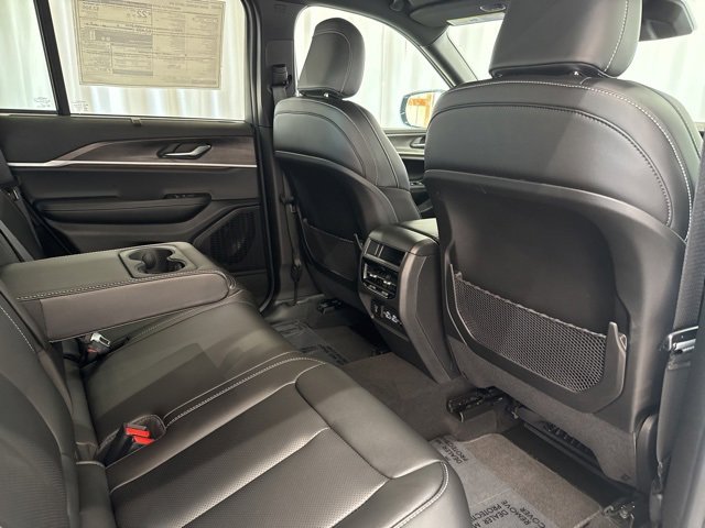 New 2025 Jeep Grand Cherokee Limited w/ Luxury Tech Group II image 35