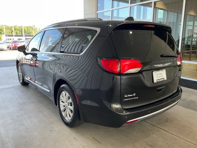 Used 2018 Chrysler Pacifica Touring-L Plus FWD image 17