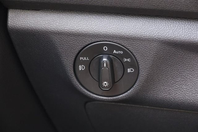 Used 2019 Volkswagen Jetta SEL Premium FWD image 19
