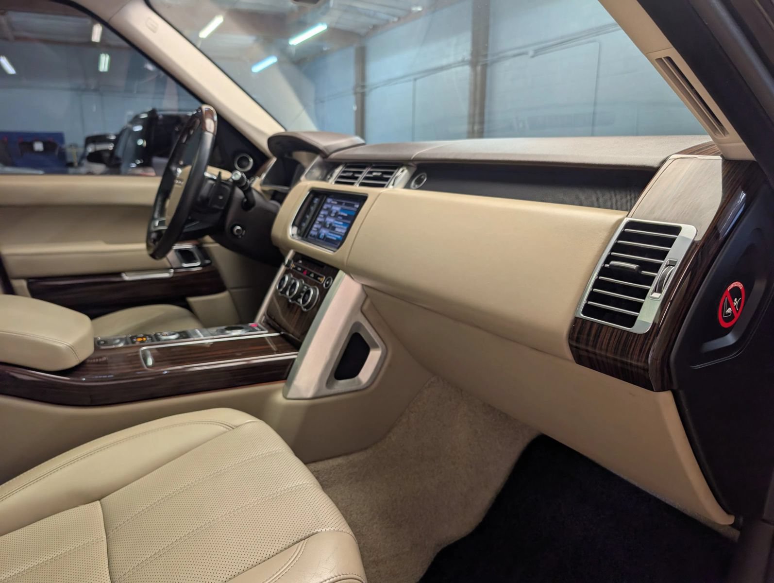 Used 2014 Land Rover Range Rover HSE AWD/4WD image 22