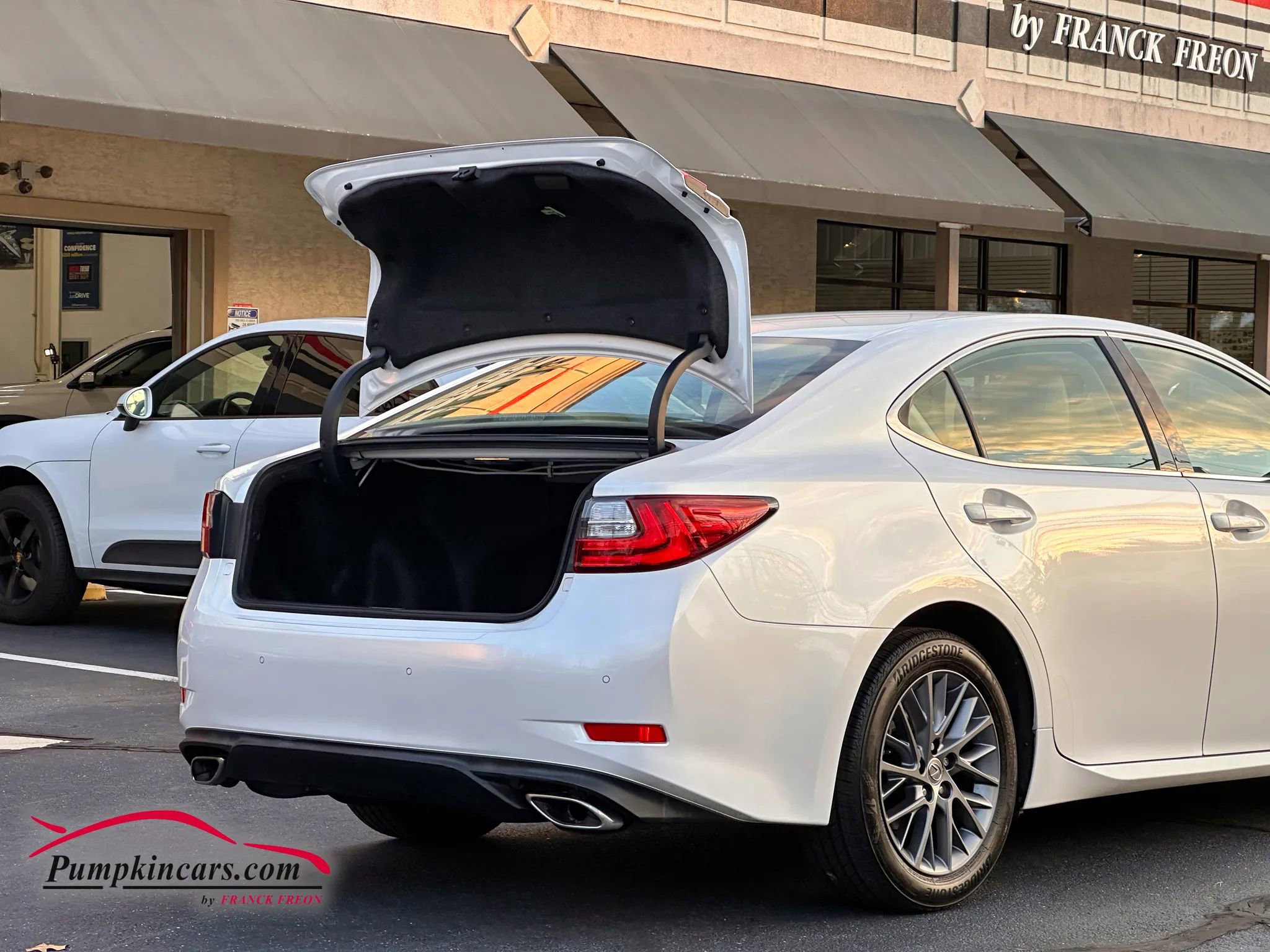 Used 2018 Lexus ES 350 ES 350 Sedan 4D w/ Navigation System Package image 14