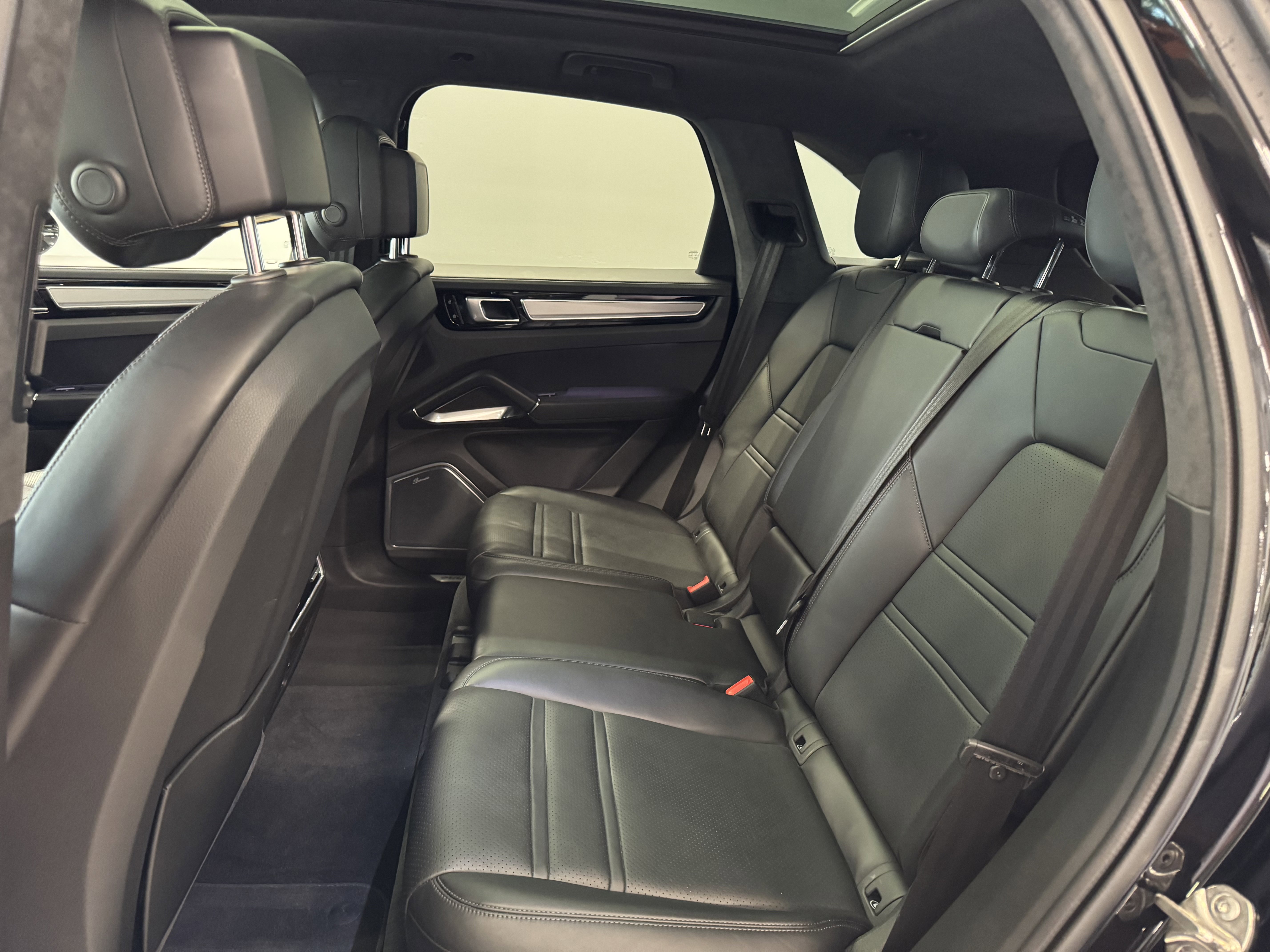 Used 2021 Porsche Cayenne Turbo S image 15