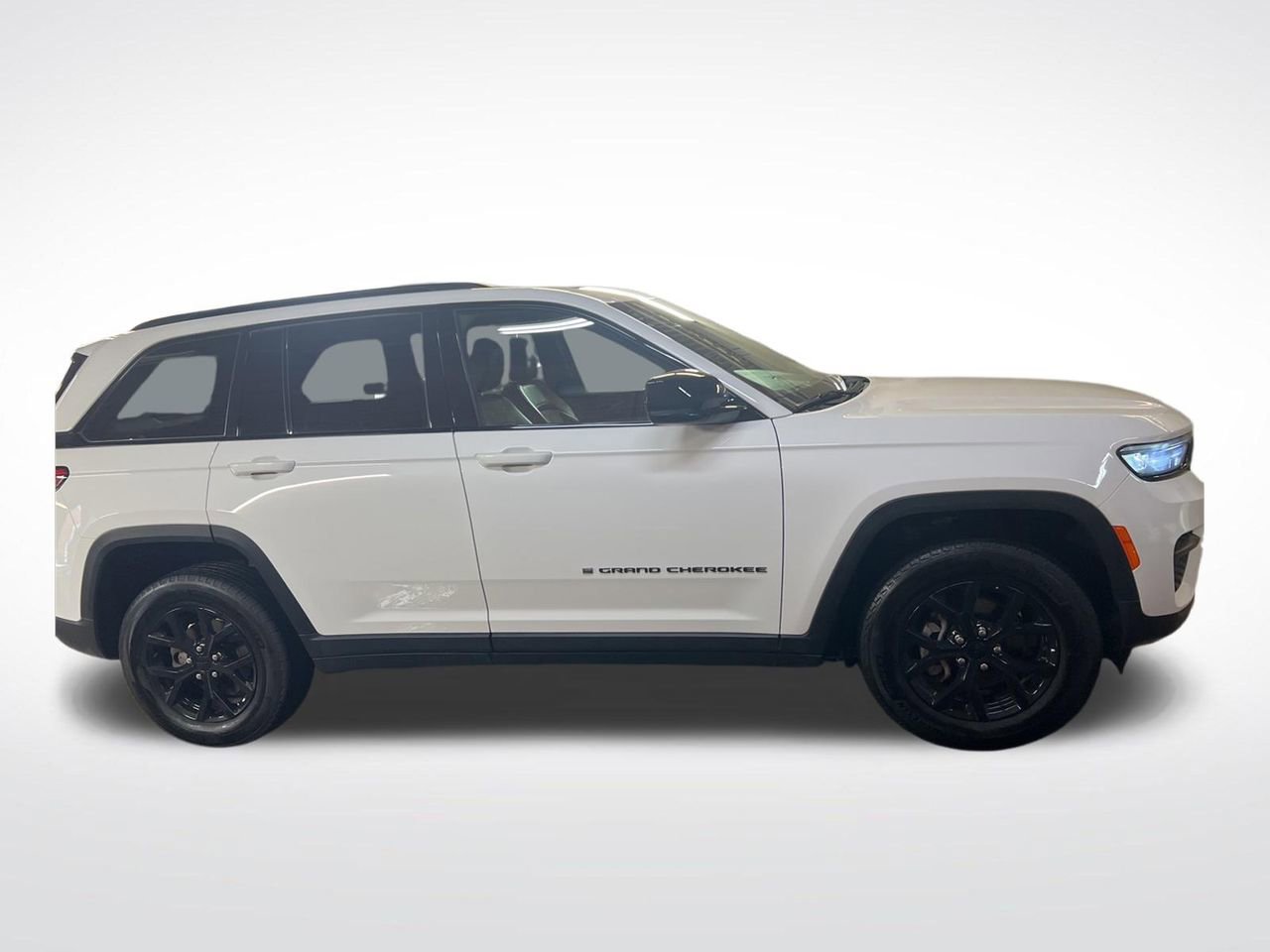 Used 2024 Jeep Grand Cherokee Altitude AWD/4WD image 7