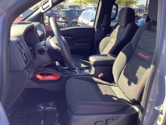 Used 2025 Nissan Frontier PRO-4X AWD/4WD image 8
