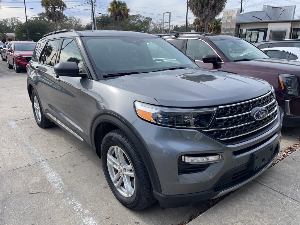 Used 2024 Ford Explorer XLT w/ Equipment Group 202A image 3