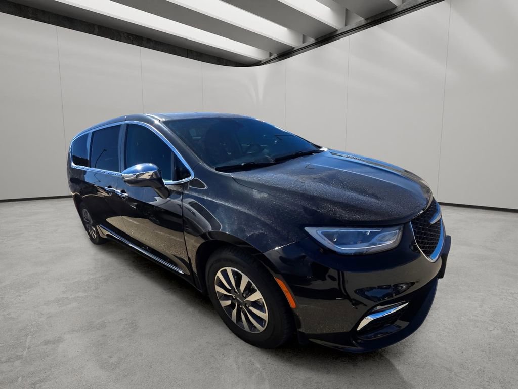 Used 2023 Chrysler Pacifica Limited image 5