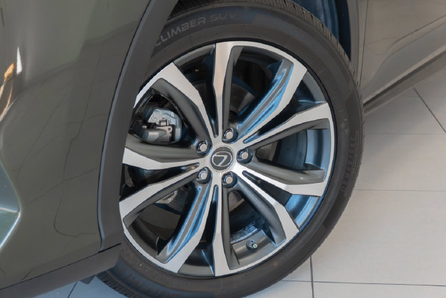 Used 2021 Lexus RX 450h AWD w/ Premium Package image 2