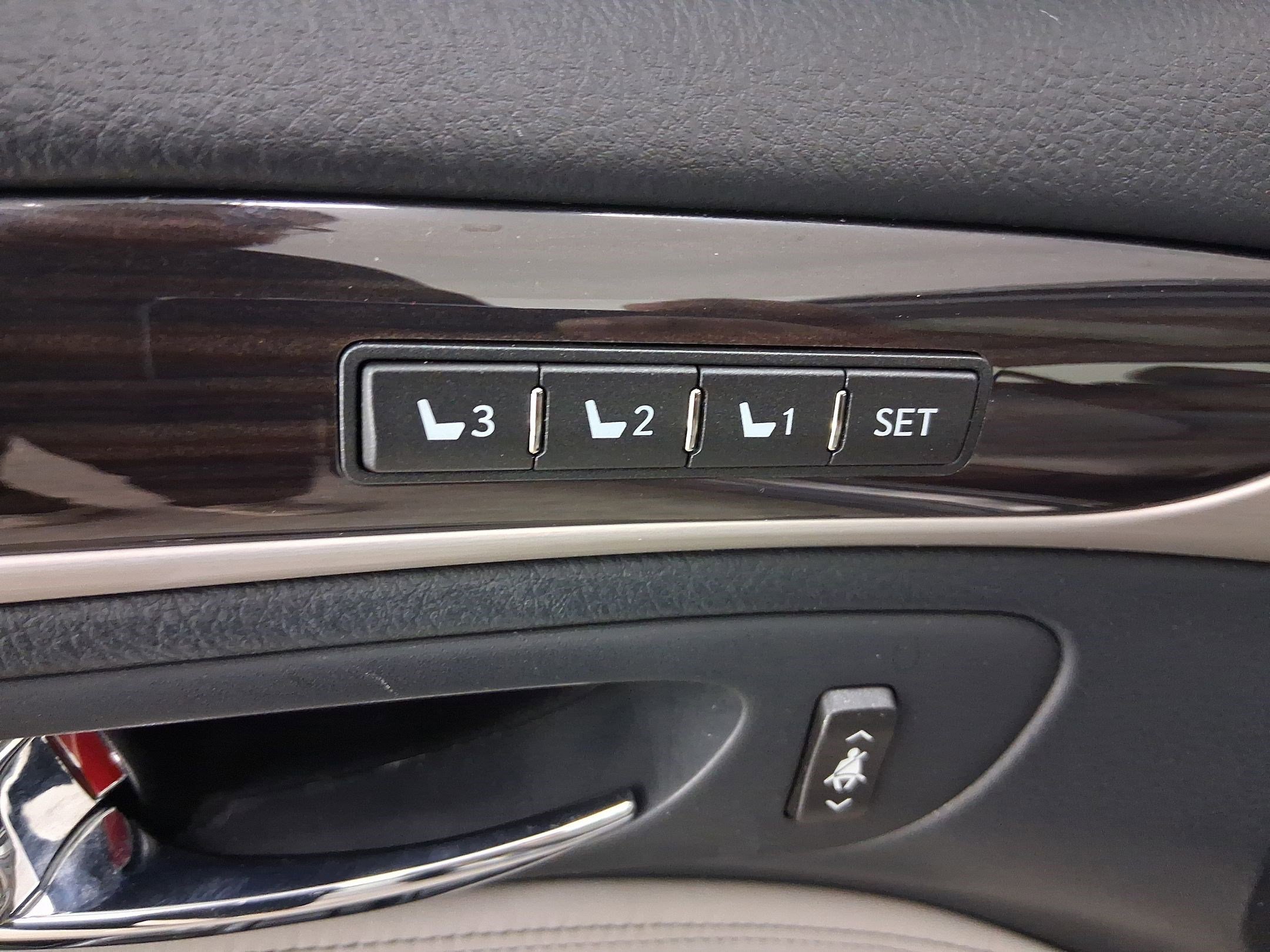 Used 2014 Lexus LS 460 image 16