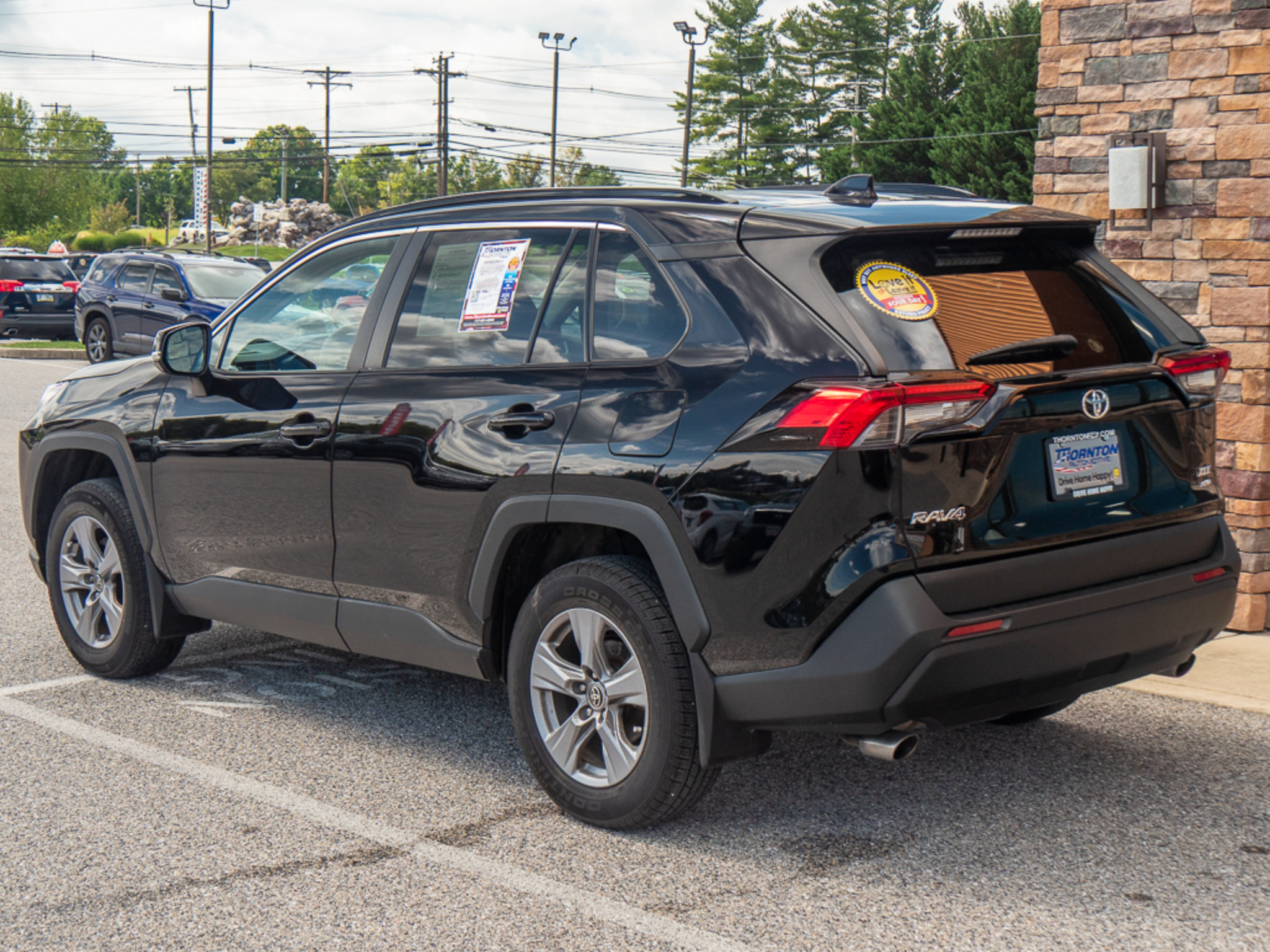 Used 2022 Toyota RAV4 XLE w/ Convenience Package AWD/4WD image 5