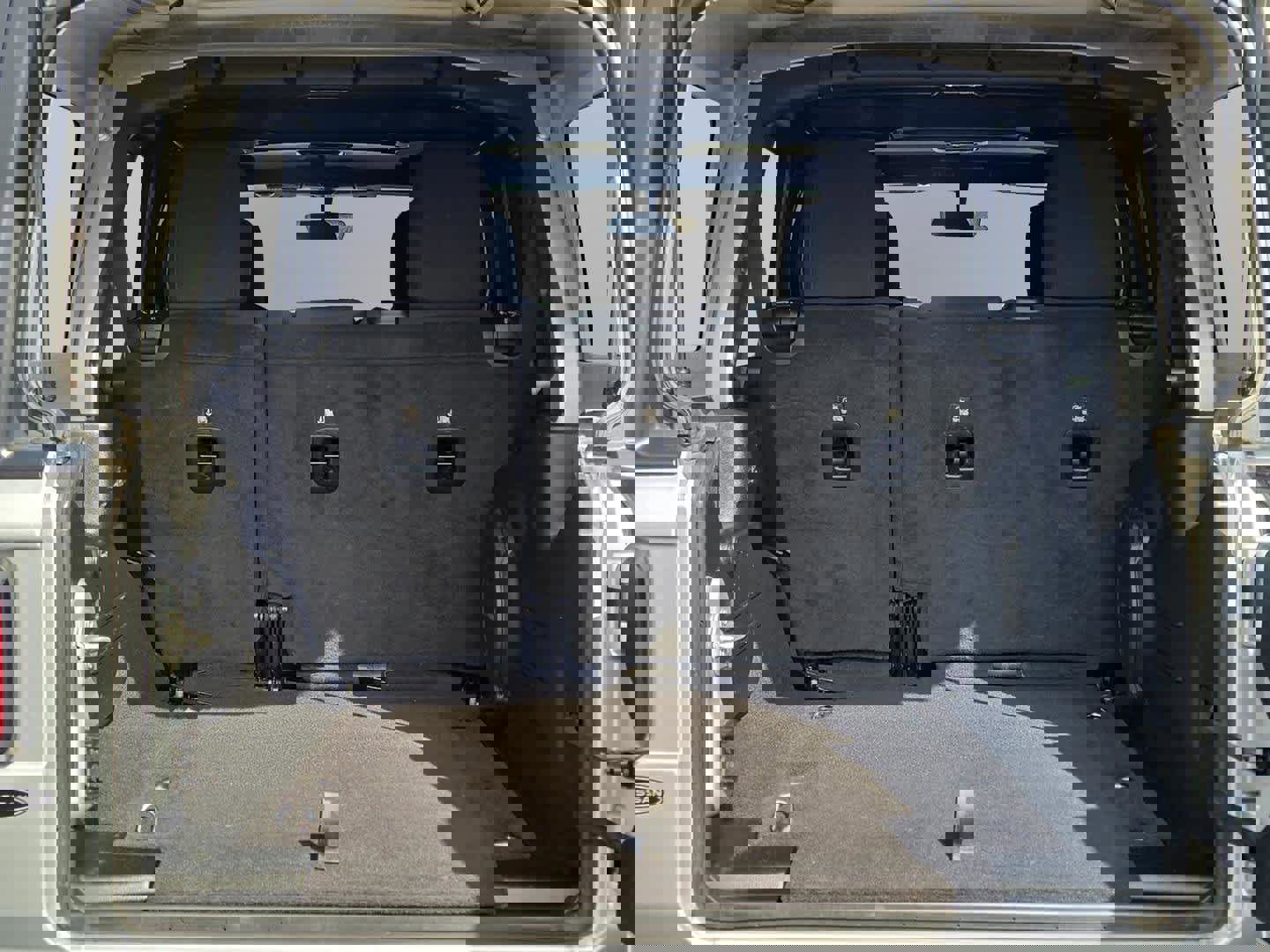 Used 2023 Jeep Wrangler Unlimited Rubicon image 12