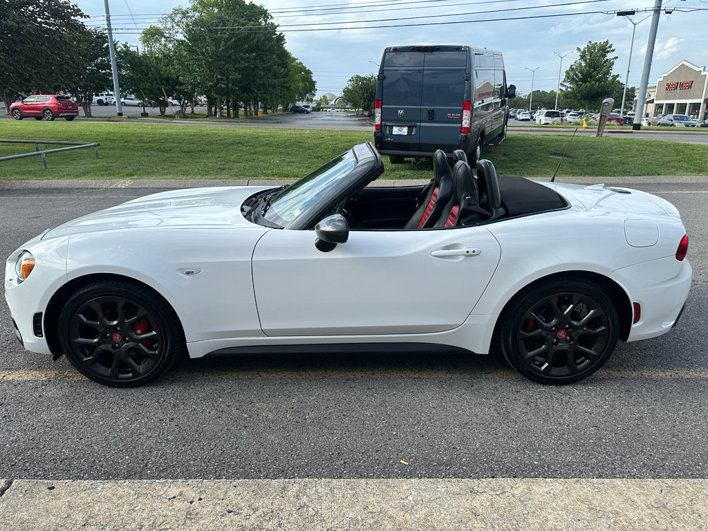 Used 2019 FIAT 124 Spider Abarth w/ Convenience Group RWD image 9