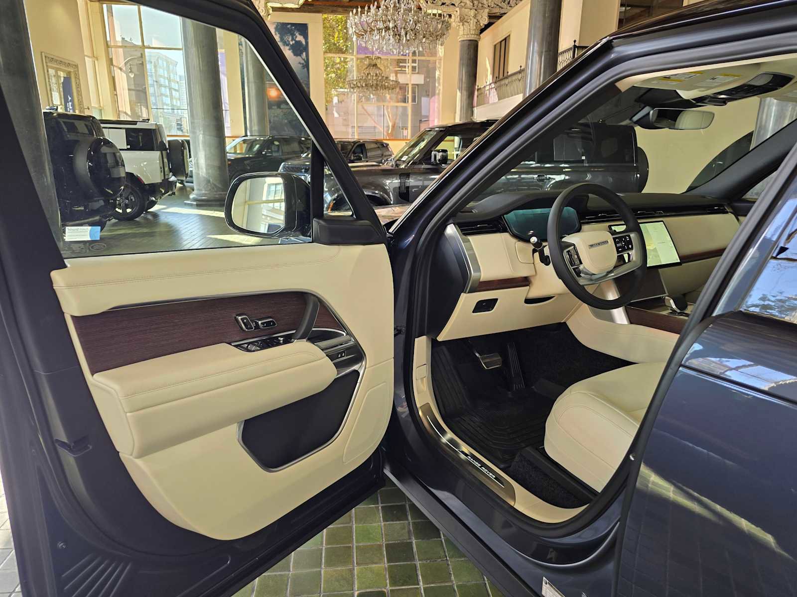 New 2026 Land Rover Range Rover SE image 21