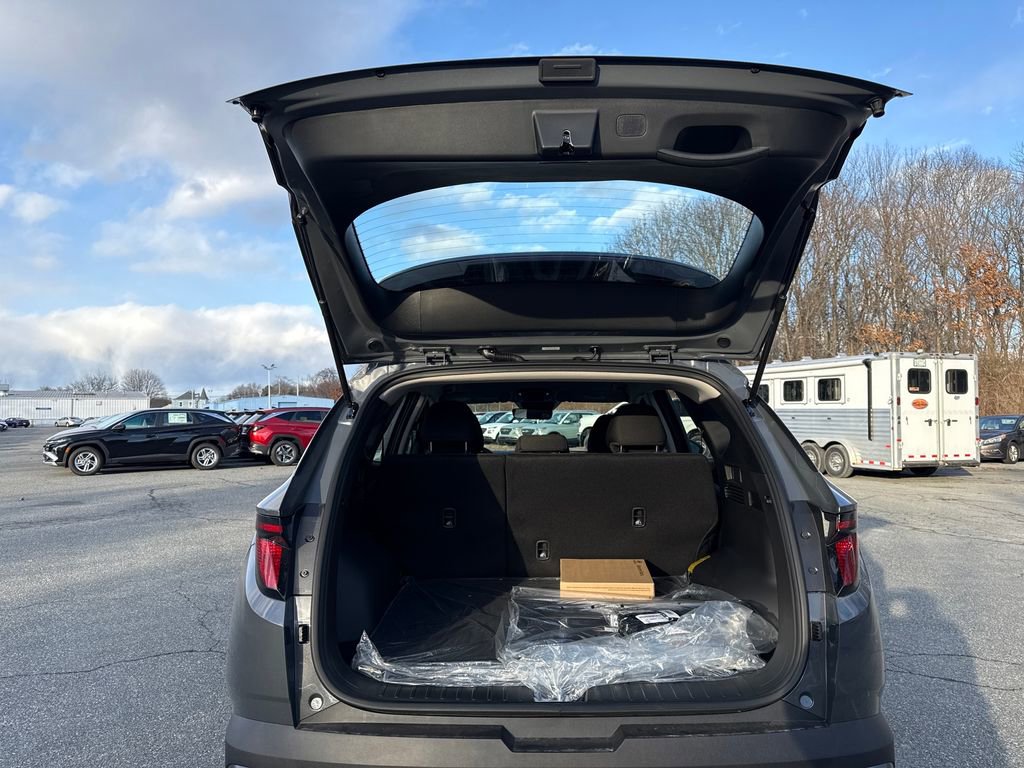 New 2026 Hyundai Tucson Blue SE image 13