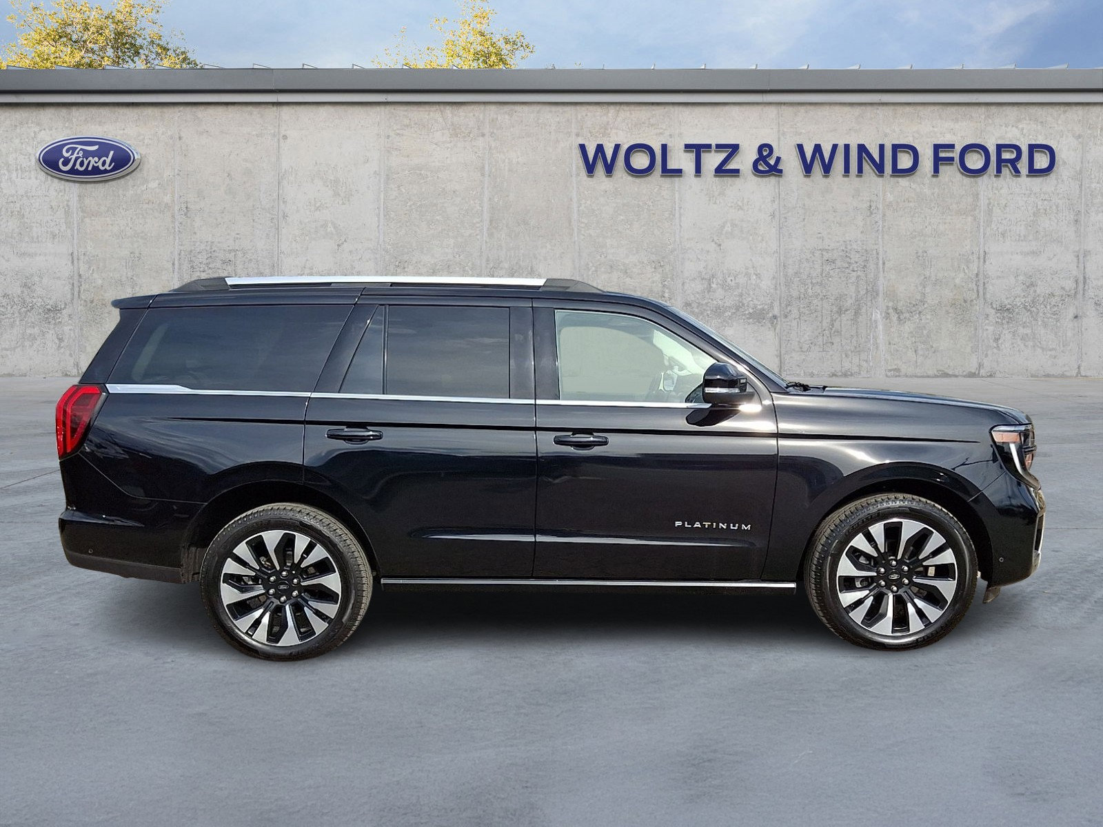 Used 2025 Ford Expedition Platinum w/ Driver's Package image 7