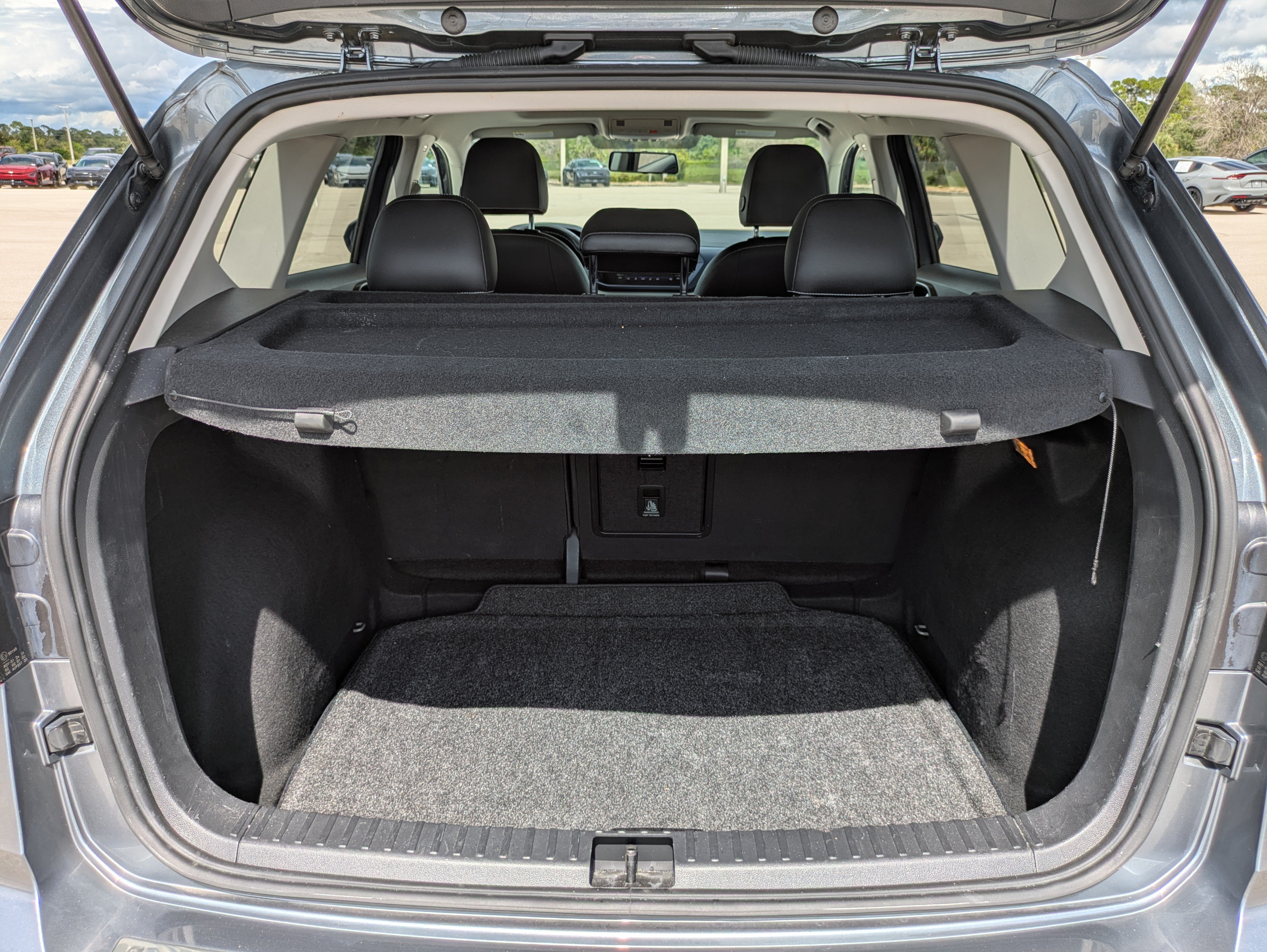 Used 2022 Volkswagen Taos SE w/ Panoramic Sunroof Package FWD image 13