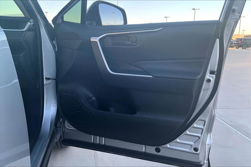 Used 2019 Toyota RAV4 LE image 22