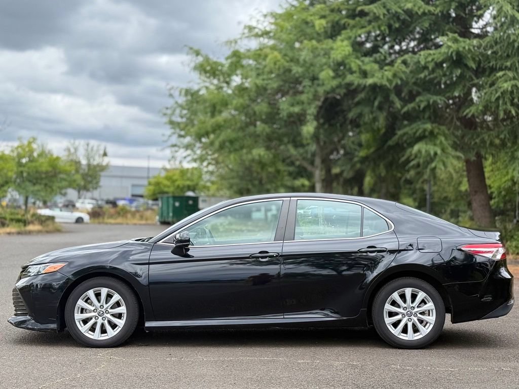 Used 2018 Toyota Camry LE FWD image 2