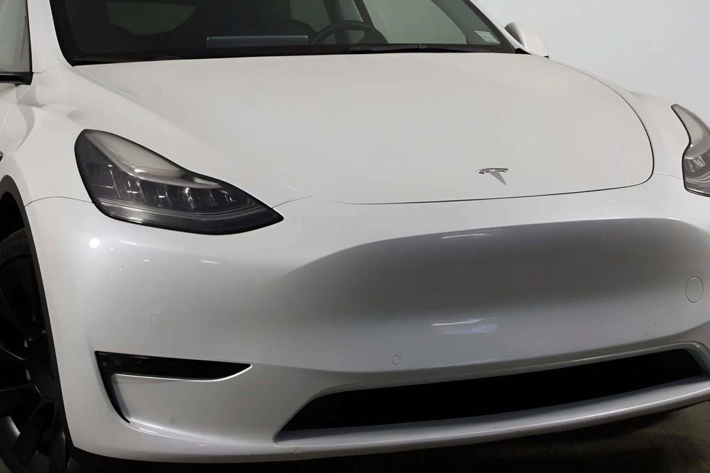 Used 2022 Tesla Model Y Long Range image 32