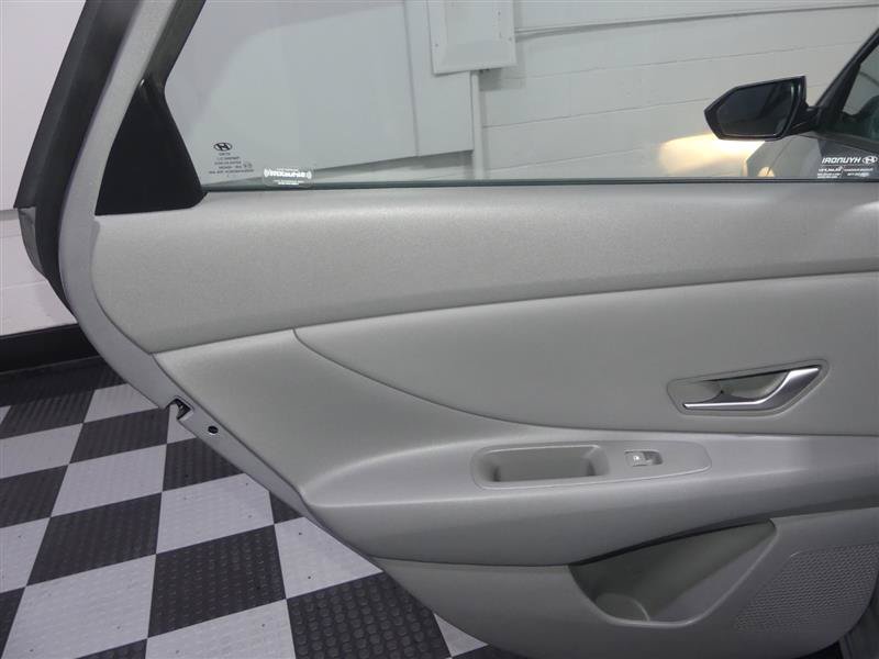 Used 2022 Hyundai Elantra SEL w/ Convenience Package FWD image 25