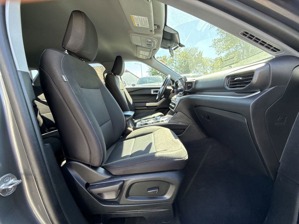 Used 2023 Ford Explorer XLT AWD/4WD image 25