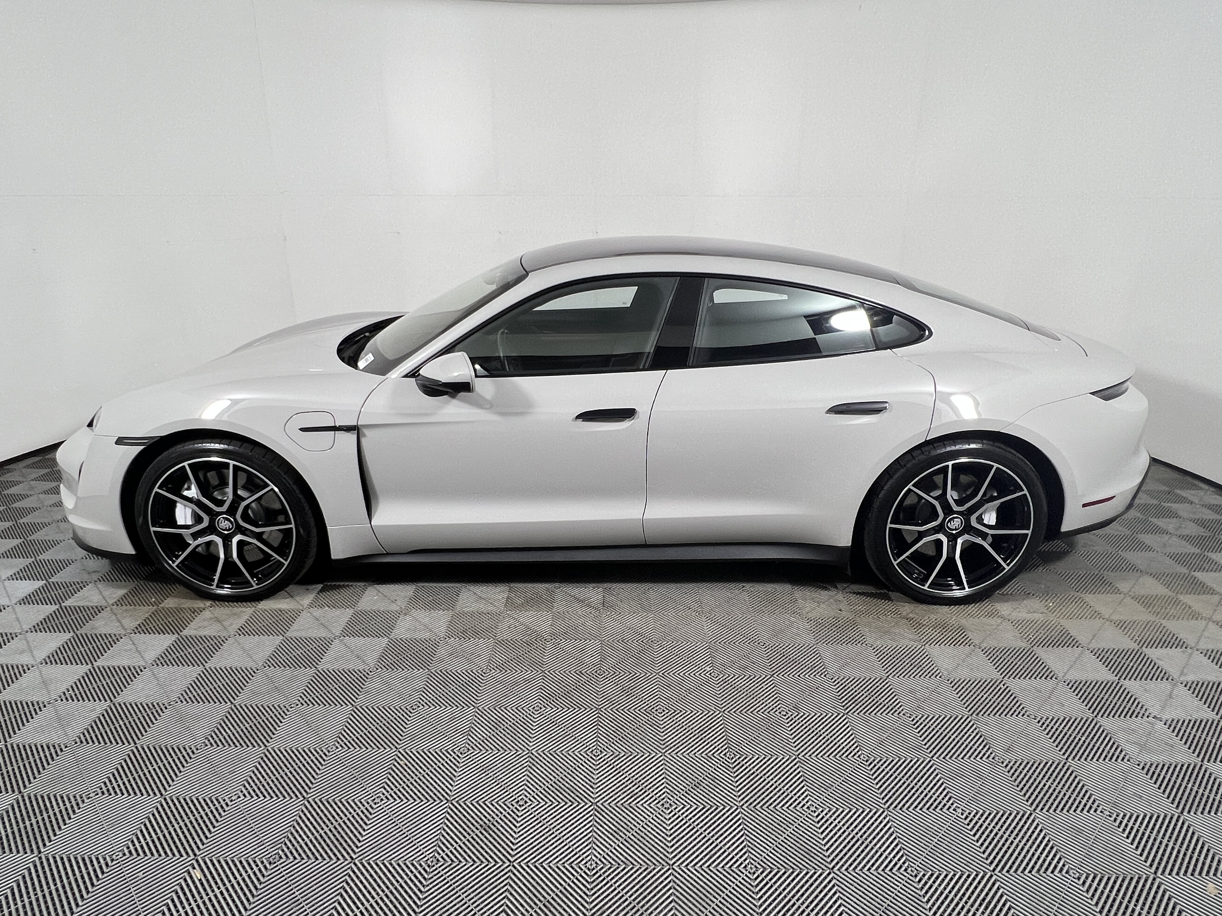 Certified 2023 Porsche Taycan 4S AWD/4WD image 2