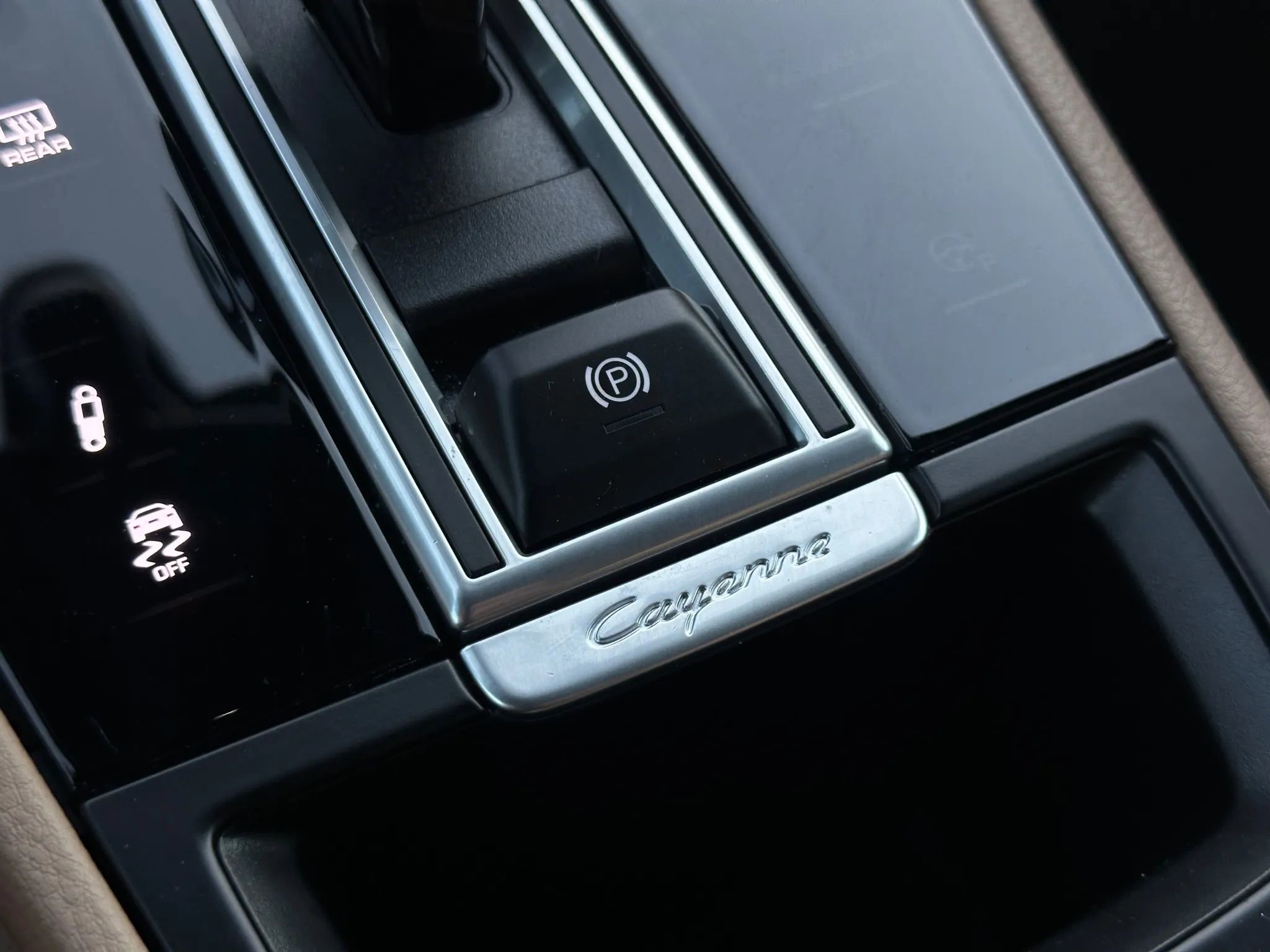 Used 2022 Porsche Cayenne Sport Utility 4D image 54