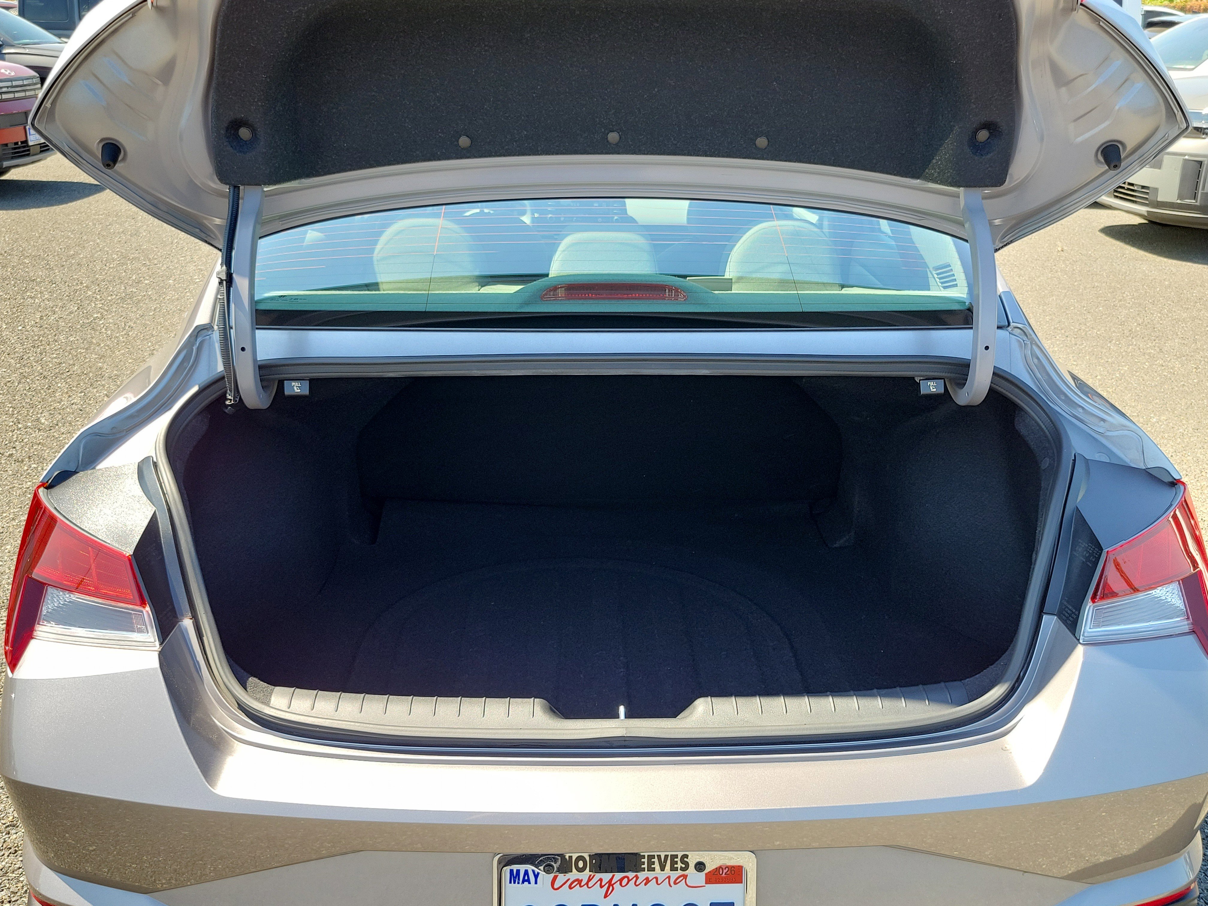 Certified 2023 Hyundai Elantra SE FWD image 17