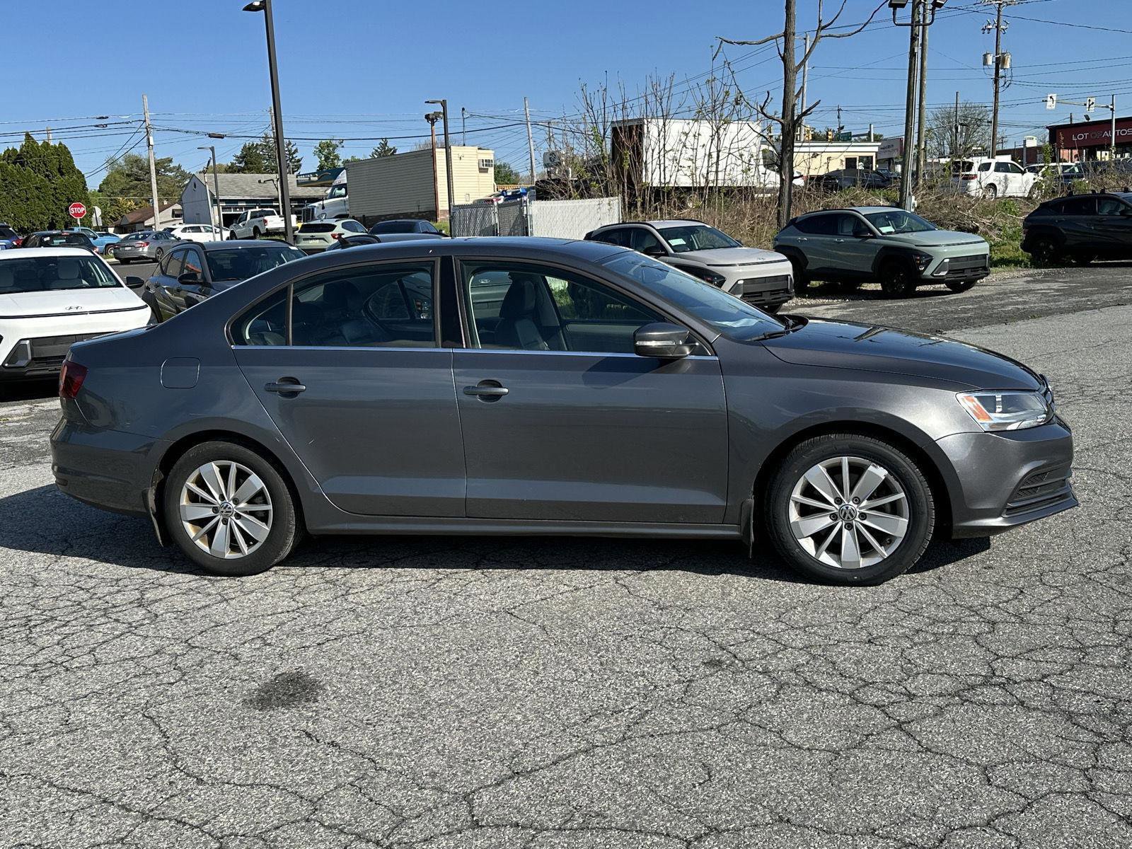 Used 2016 Volkswagen Jetta SE FWD image 9