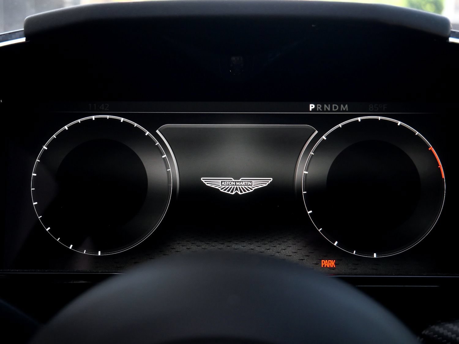 Used 2025 Aston Martin V8 Vantage Coupe RWD image 6