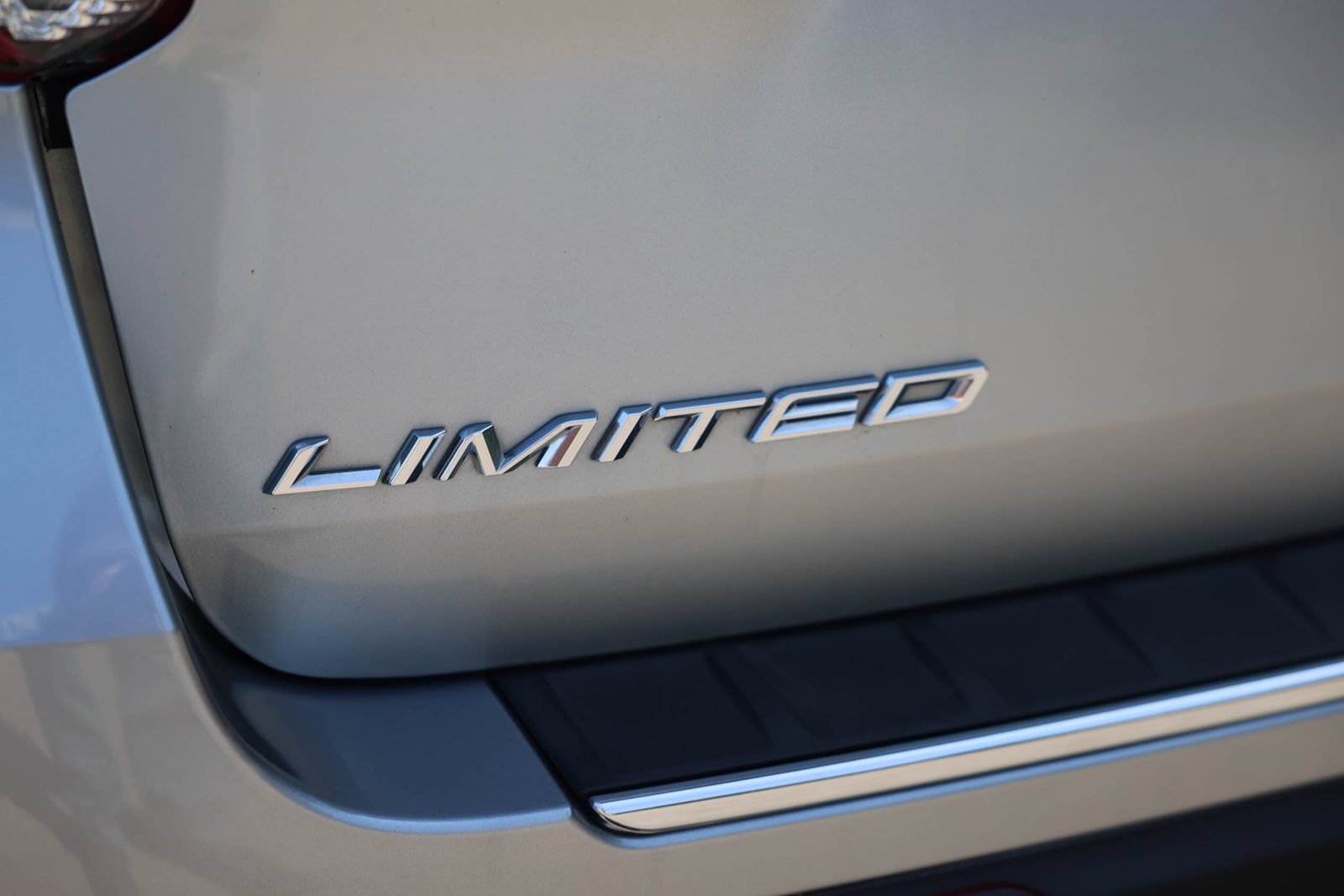Certified 2023 Ford Explorer Limited w/ Limited Technology Package AWD/4WD image 32
