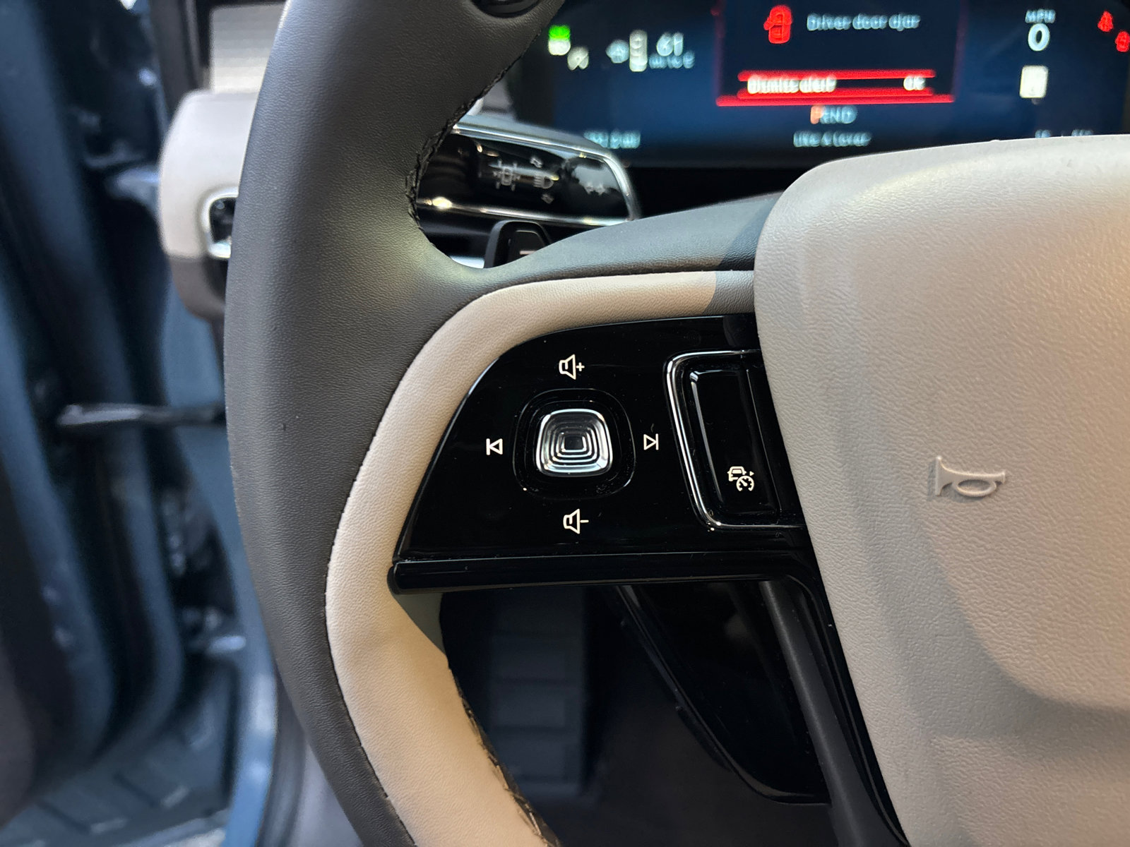 Certified 2023 Lincoln Corsair FWD w/ Equipment Group 101A image 17