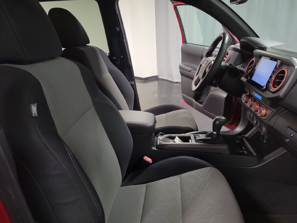 Used 2022 Toyota Tacoma TRD Sport AWD/4WD image 32