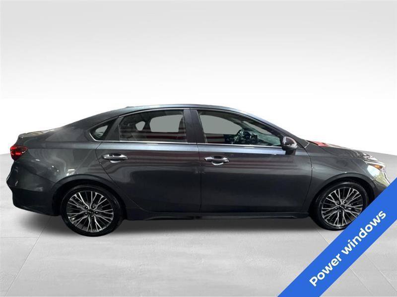 Used 2023 Kia Forte GT-Line w/ GT-Line Premium Package FWD image 4