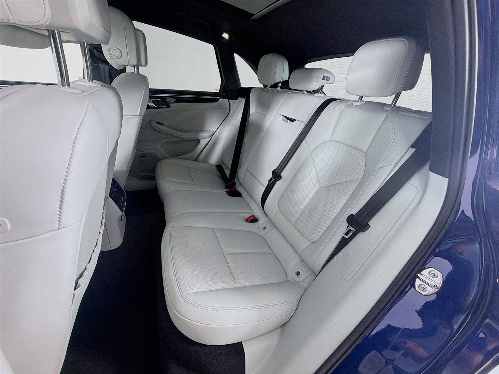 Certified 2026 Porsche Macan Turbo AWD/4WD image 21